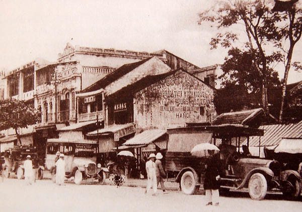 station-des-autobus-hanoi-1920