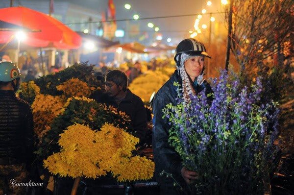 Le marché de Quang Ba vous offre une grande variété des fleurs 