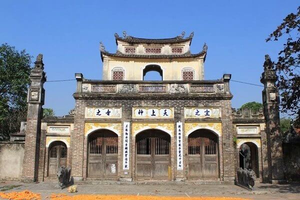 Le temple de Phu Dong est l'un des monuments historiques rendant le culte au Saint Giong 