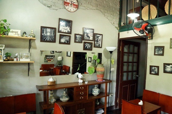 espace cozy et accueillant de cafe l'etage a hanoi